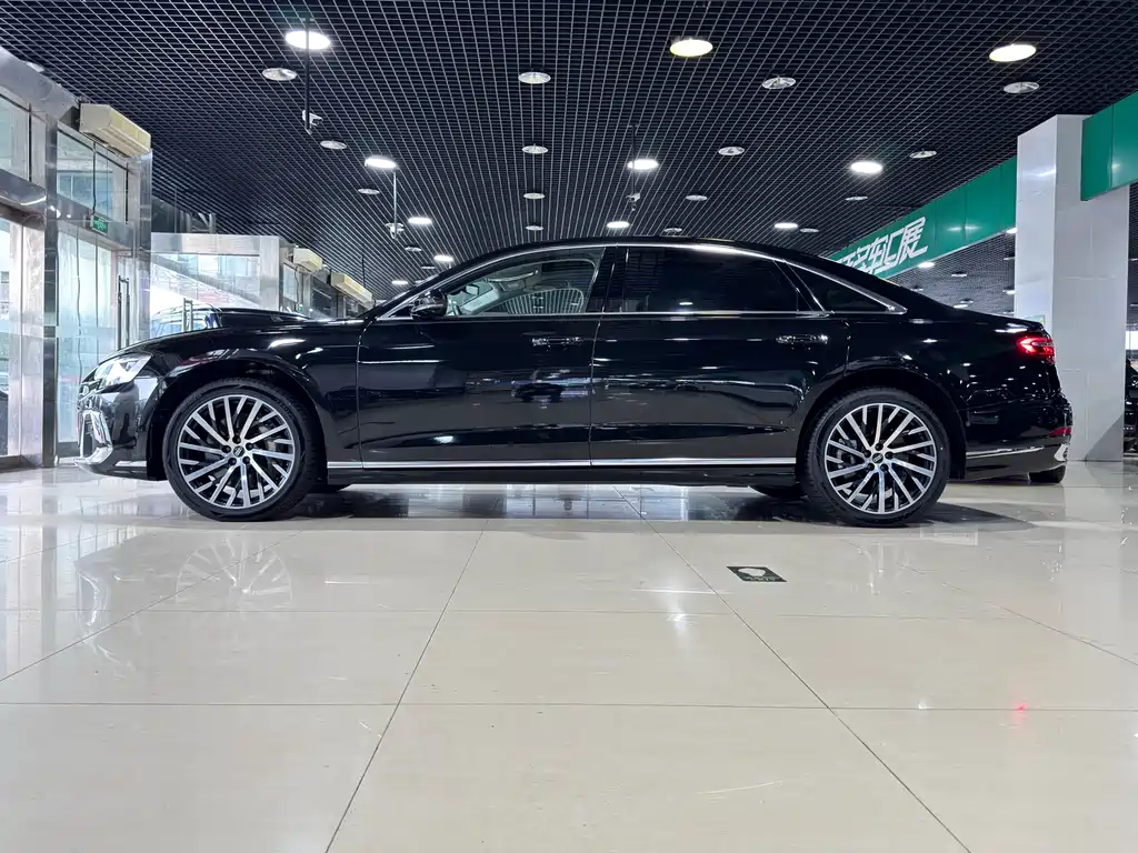 AUDI  A8