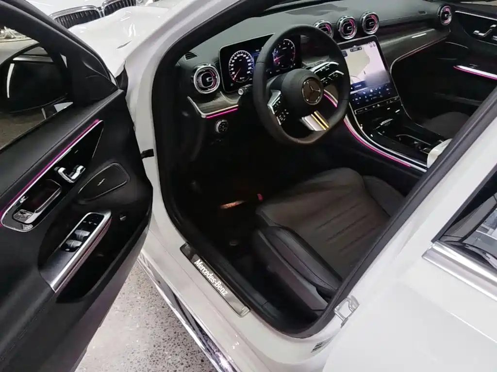 Mercedes-Benz C-Class — миниатюра 16