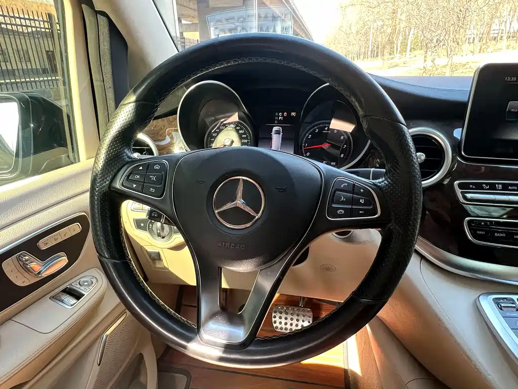 MERCEDES-BENZ V CLASS