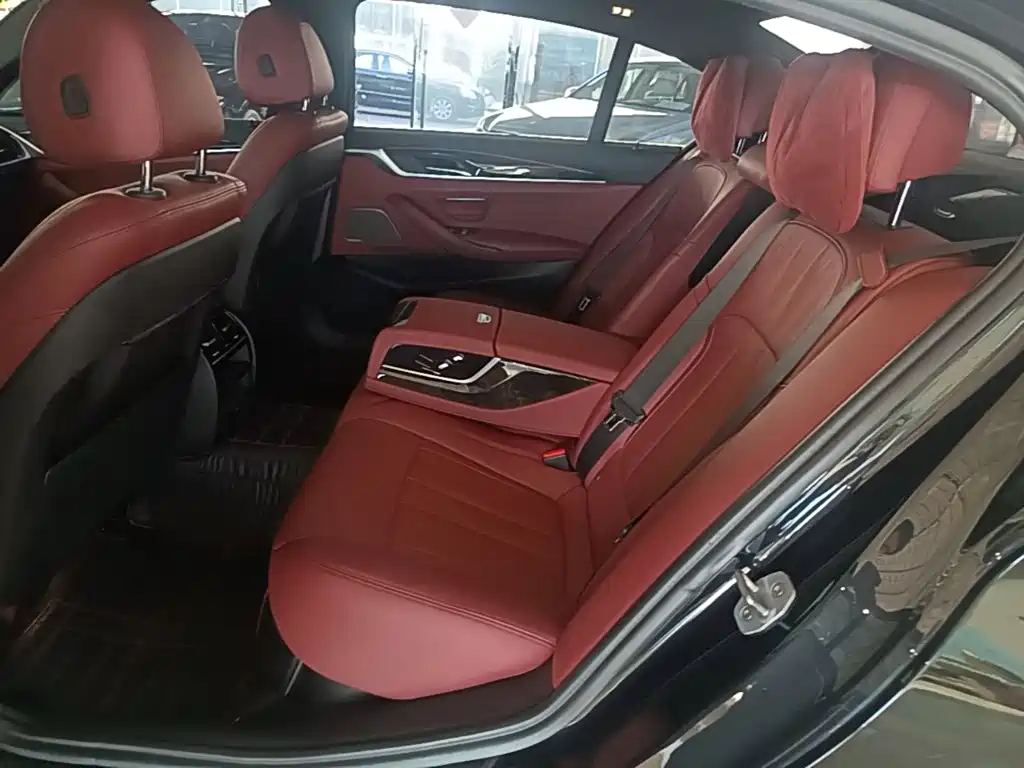 BMW 5 Series — миниатюра 17