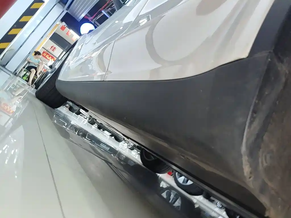 Tesla Model Y — миниатюра 22