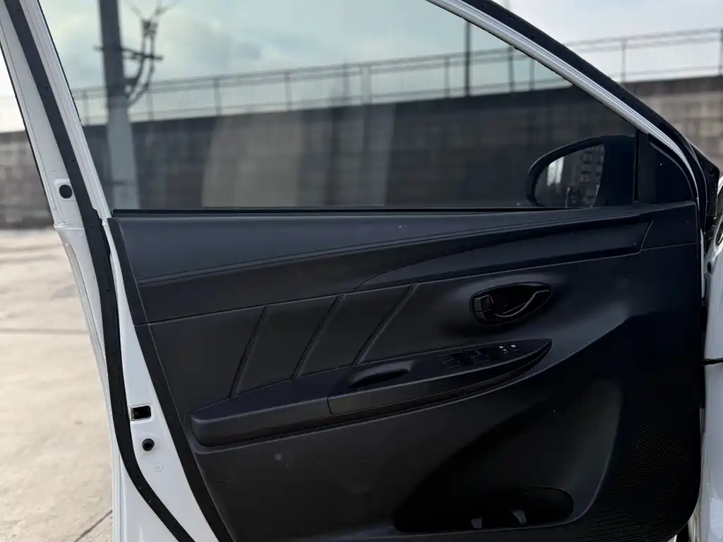 TOYOTA YARIS L TO ENJOY