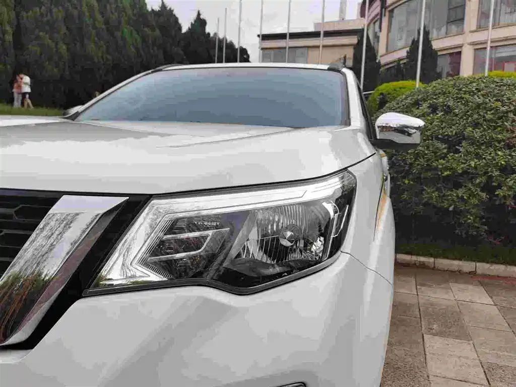 Nissan Terra — миниатюра 4