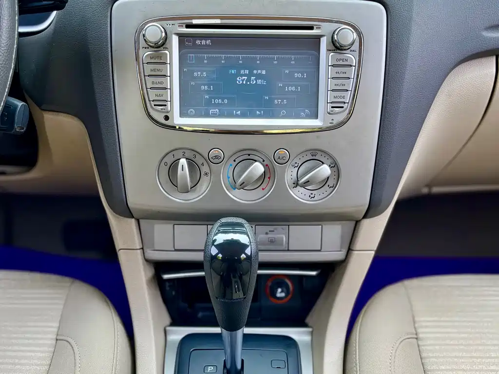 Ford Focus 2013 1.8L AT