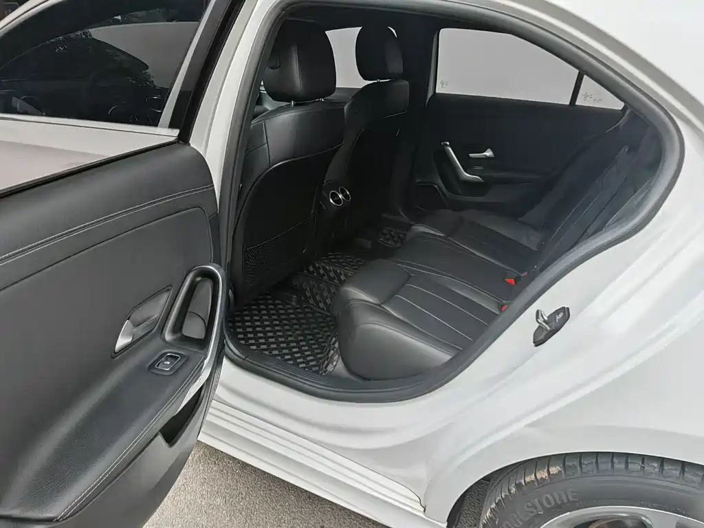 Mercedes-Benz A-Class — миниатюра 9
