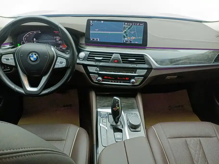 BMW 5 Series — миниатюра 12