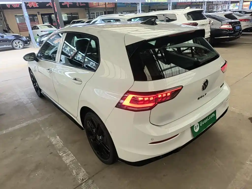 Volkswagen Golf 2025 300TSI R-Line