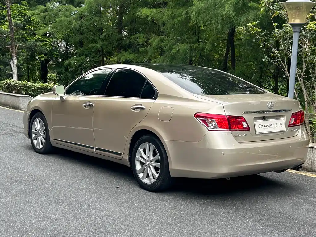Lexus ES 2012 240
