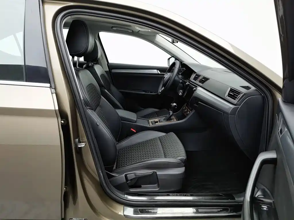 Skoda Superb — миниатюра 23