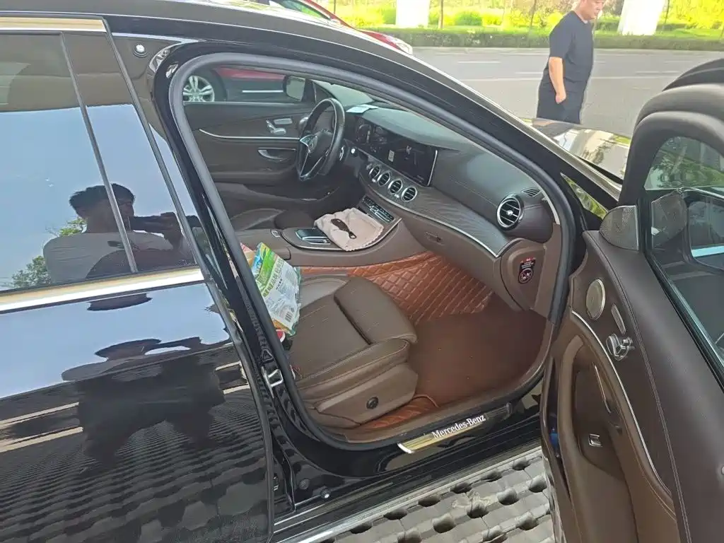 Mercedes-Benz E-Class — миниатюра 22
