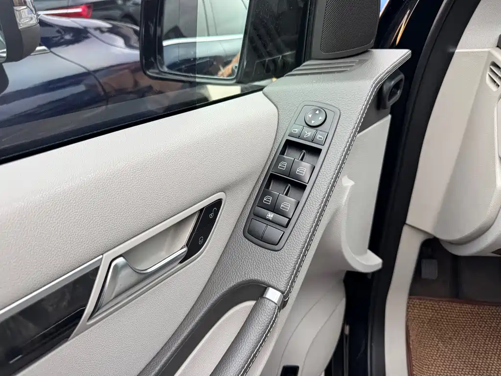 Mercedes-Benz R 2017 R 320 4MATIC