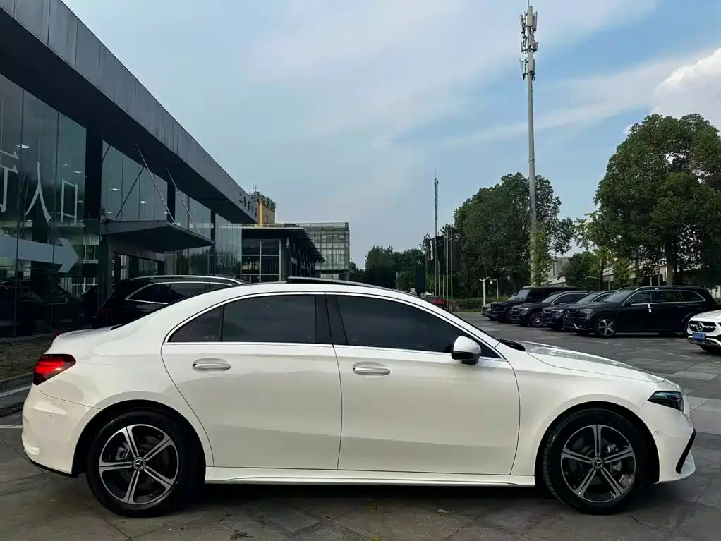 Mercedes-Benz A-Class A 2025 A 200 L Fashion