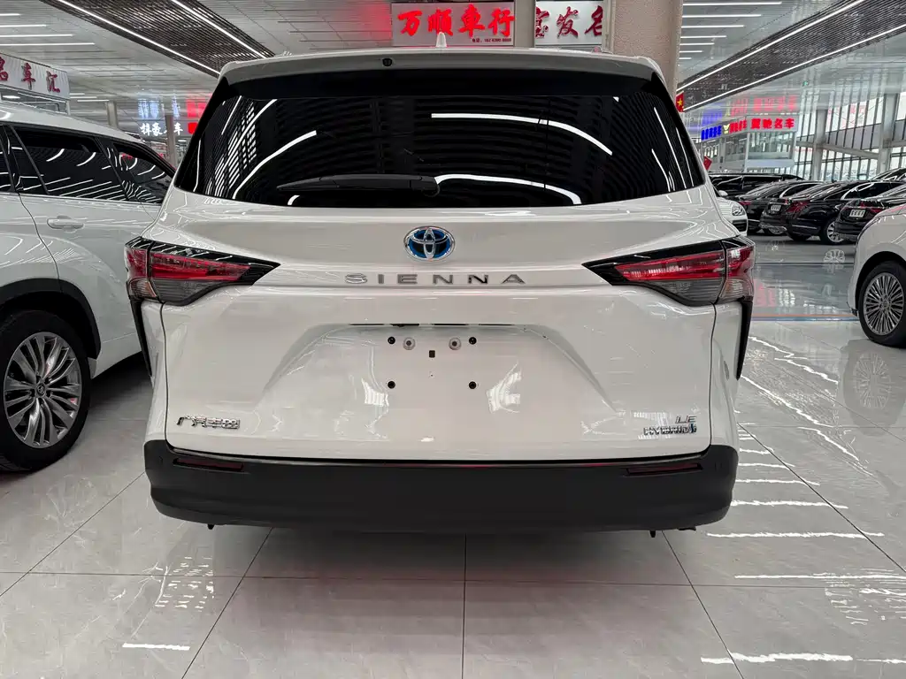 TOYOTA SIENNA