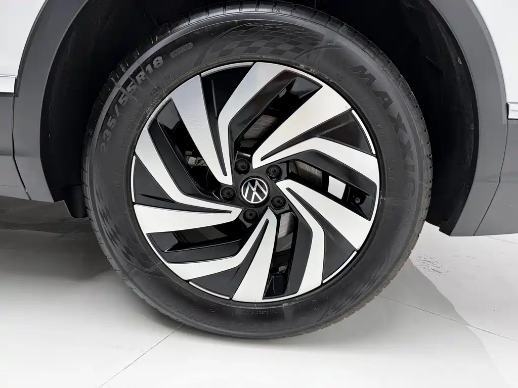 Volkswagen Tiguan L — миниатюра 16