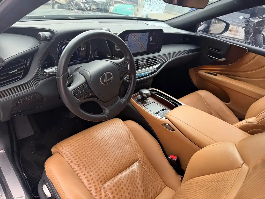Lexus LS — миниатюра 6