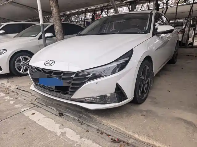 HYUNDAI ELANTRA