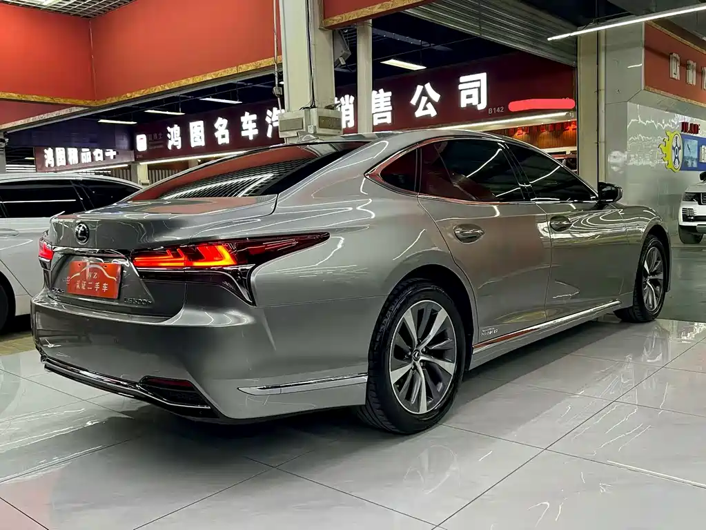 Lexus LS — миниатюра 7