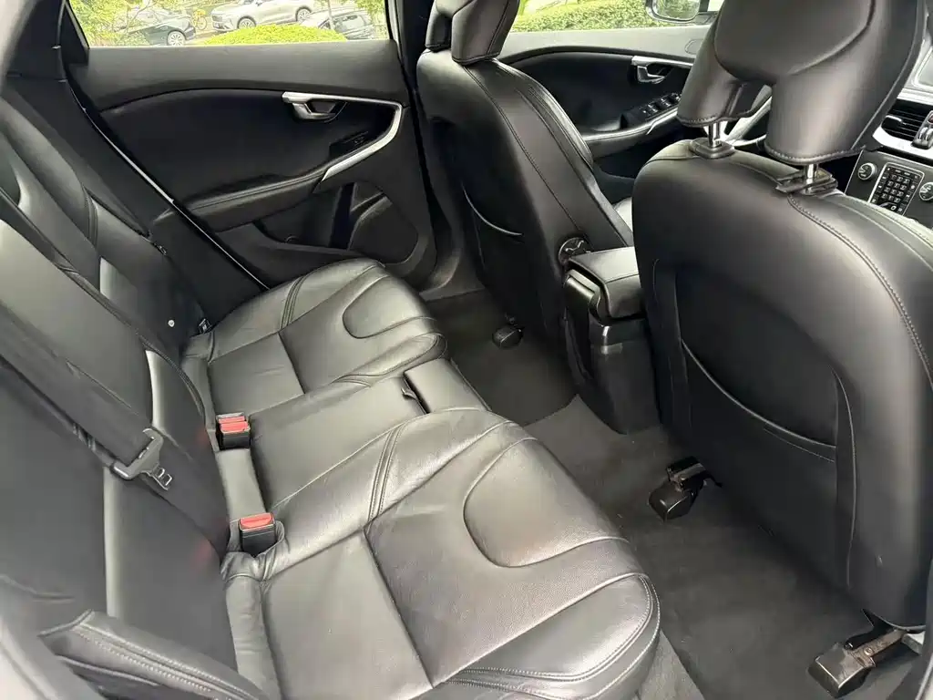 Volvo V40 — миниатюра 6