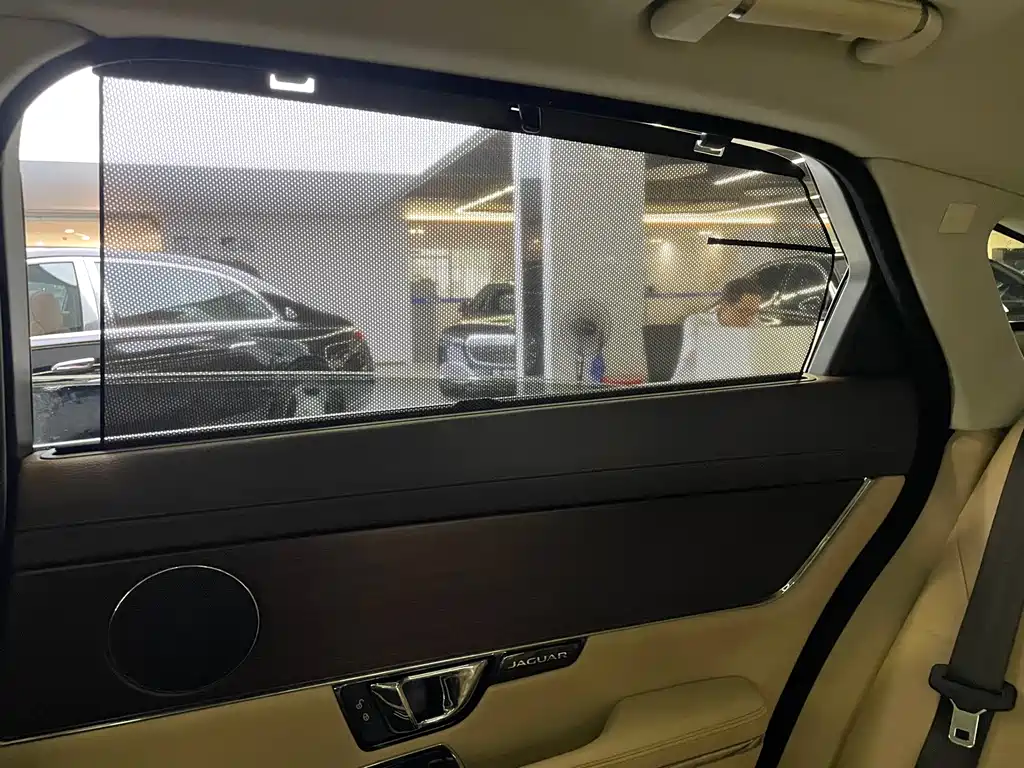 Jaguar XJ — миниатюра 30