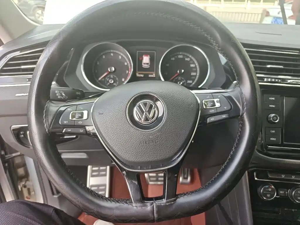 Volkswagen Tiguan L — миниатюра 11
