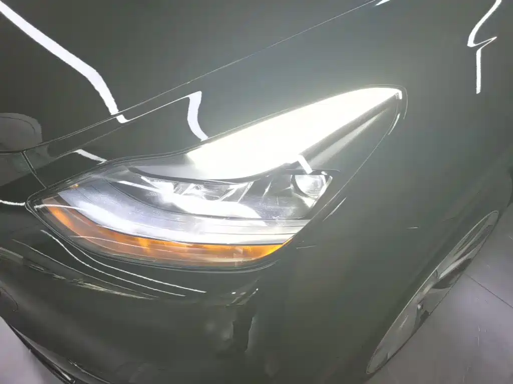 Tesla Model Y — миниатюра 24
