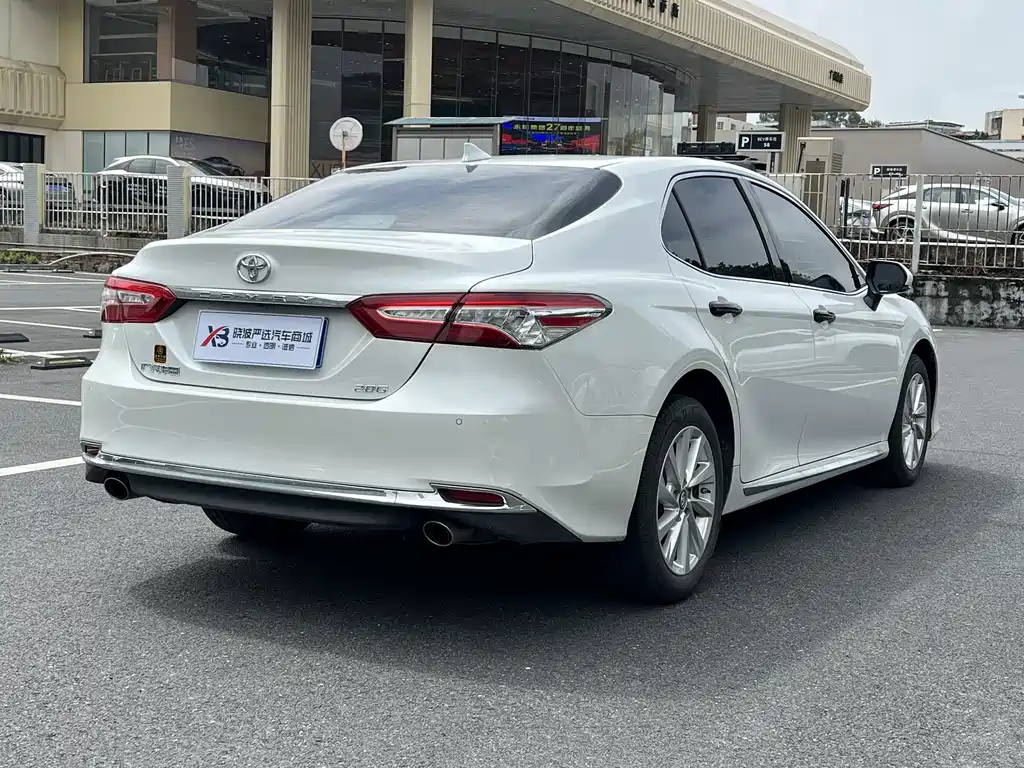 Toyota Camry — миниатюра 11