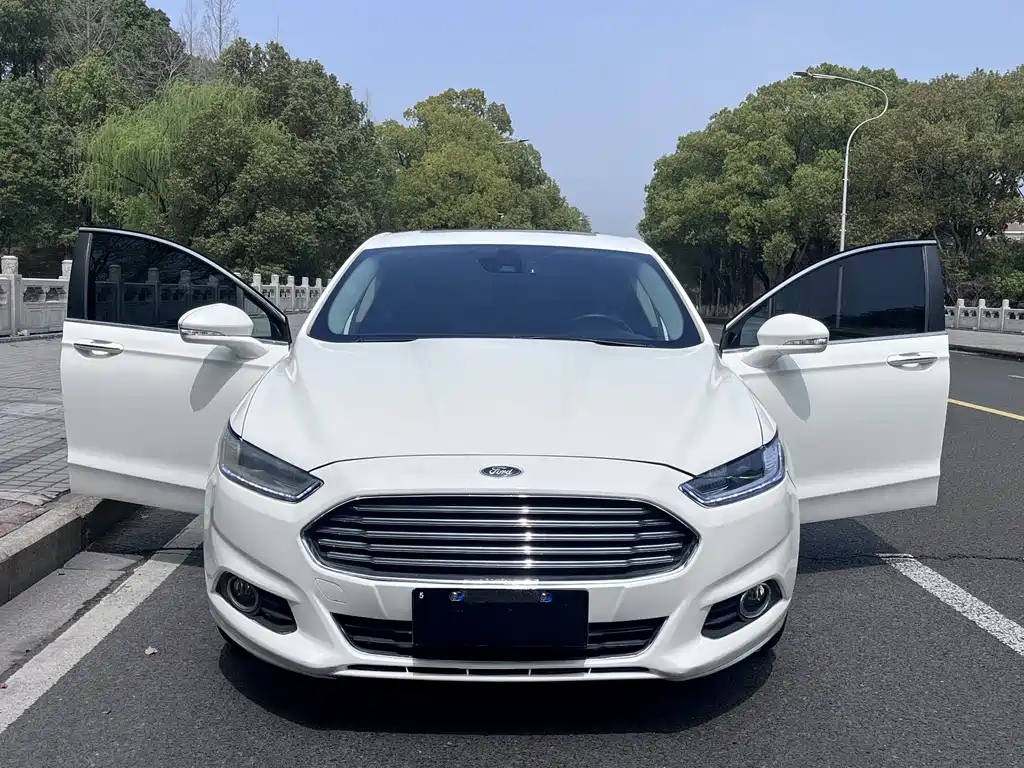 Ford Mondeo 2013 2.0L GTDi200 Fashion
