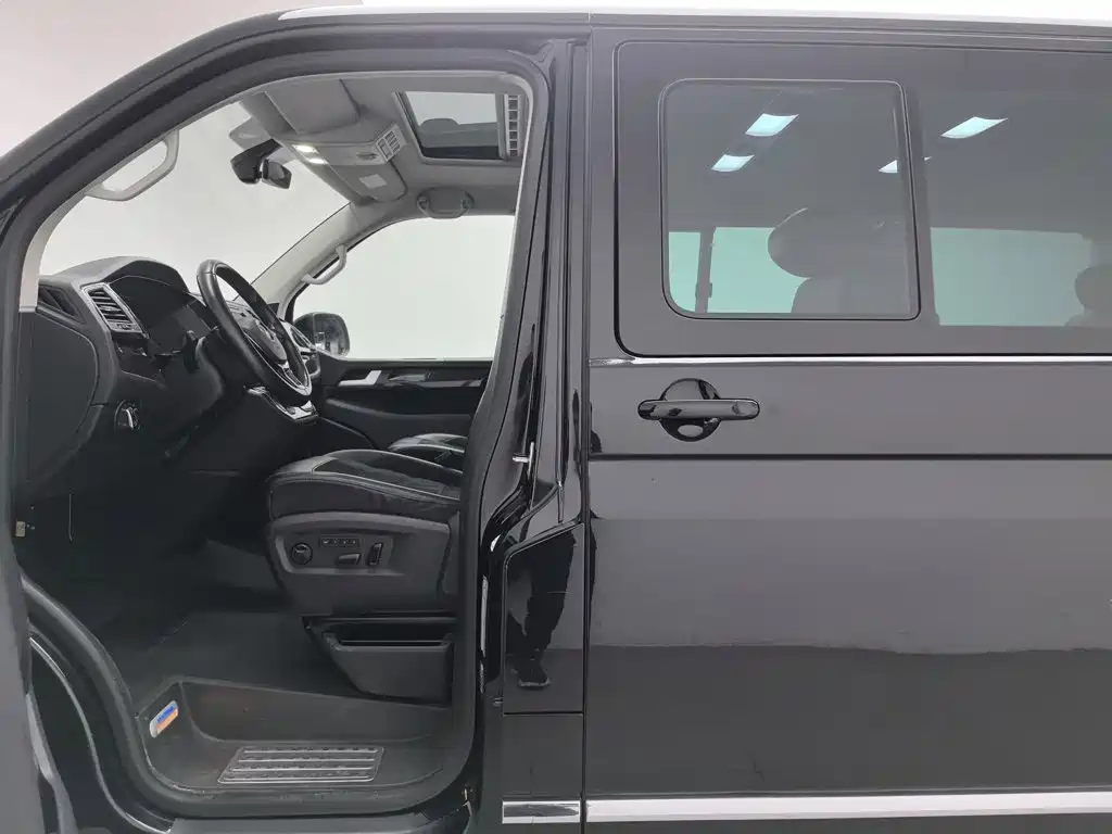 Volkswagen Multivan — миниатюра 10