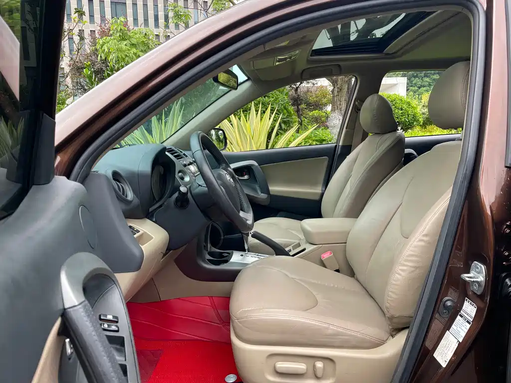 Toyota RAV4 — миниатюра 7