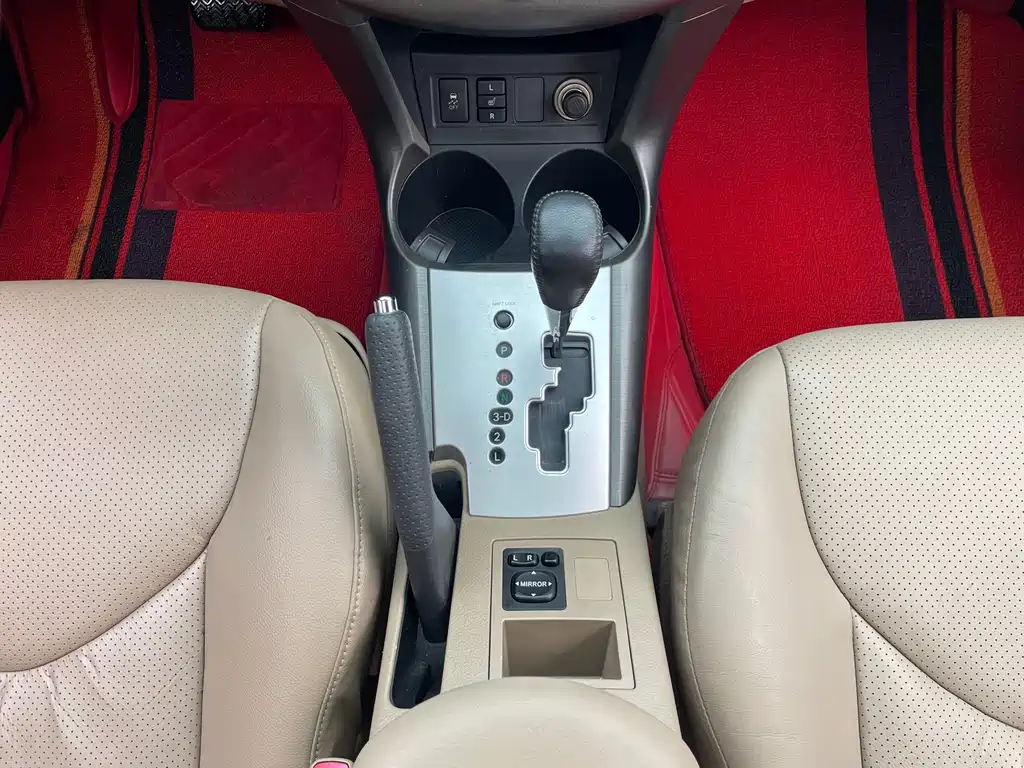 Toyota RAV4 — миниатюра 12