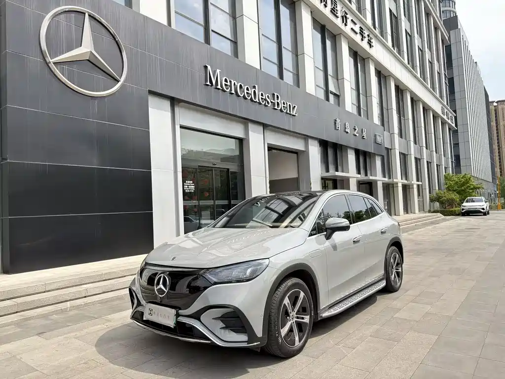 Mercedes-Benz EQE SUV 2025