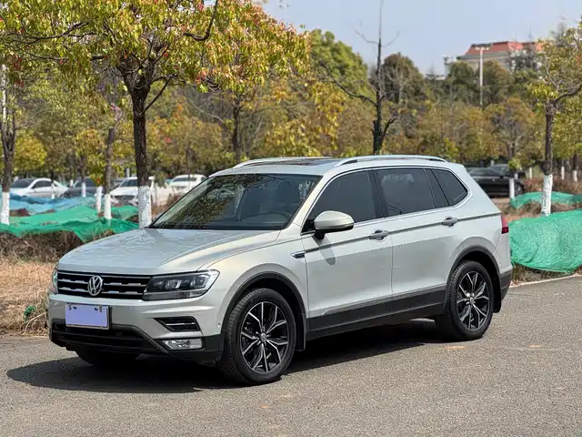 VOLKSWAGEN TIGUAN L