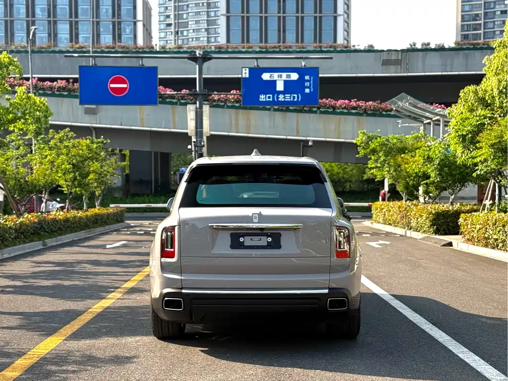 Rolls-Royce Cullinan 2018 мест