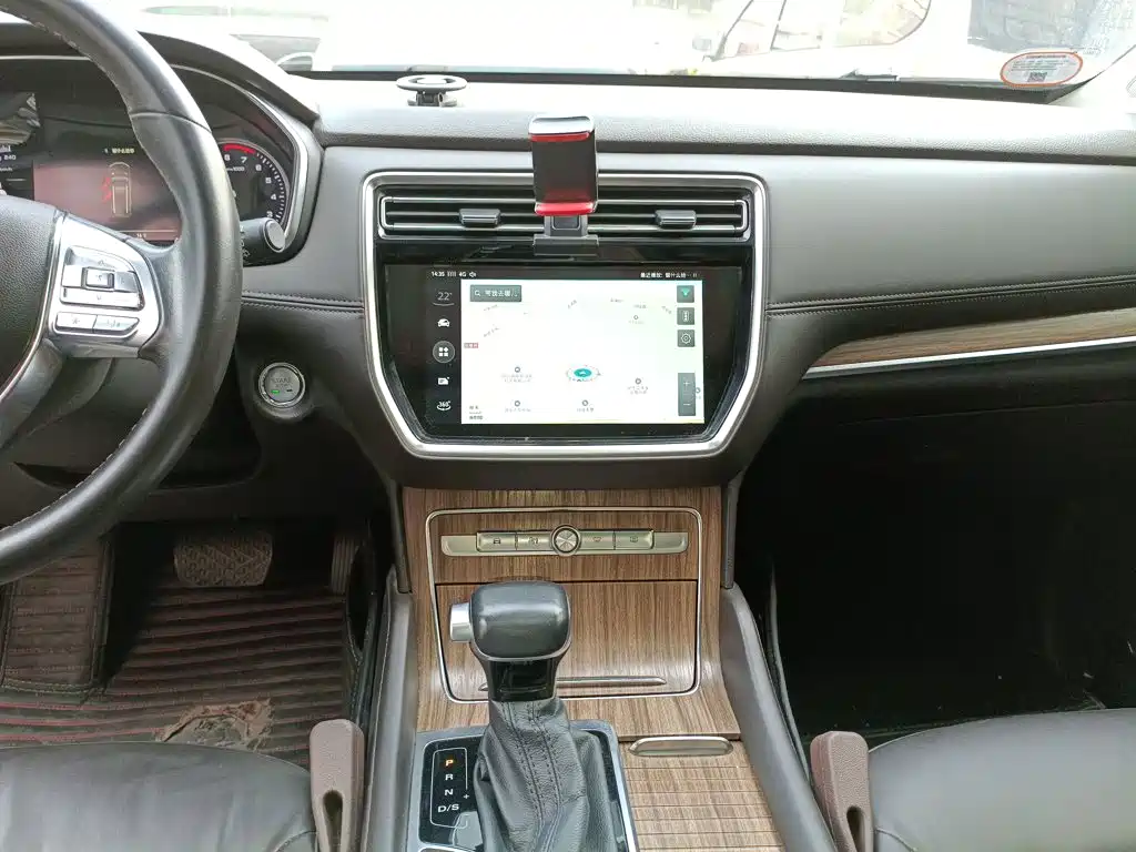 Roewe RX8 — миниатюра 13