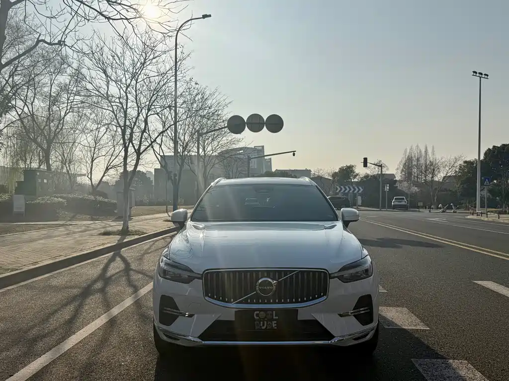 Volvo XC60 2023 B5 Luxury