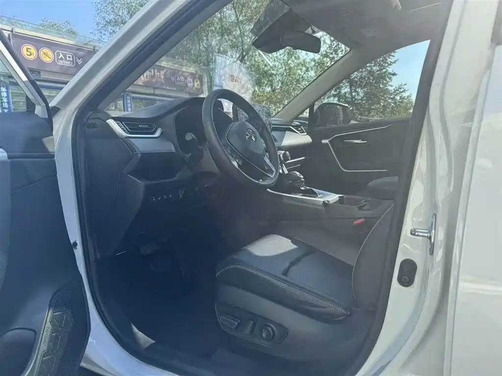 Toyota RAV4 2023 2.0L CVT Plus
