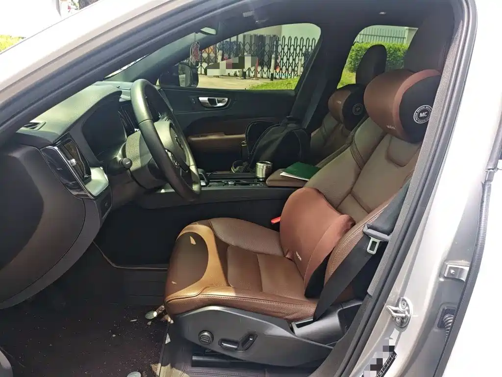 Volvo XC60 2024 B5 Luxury