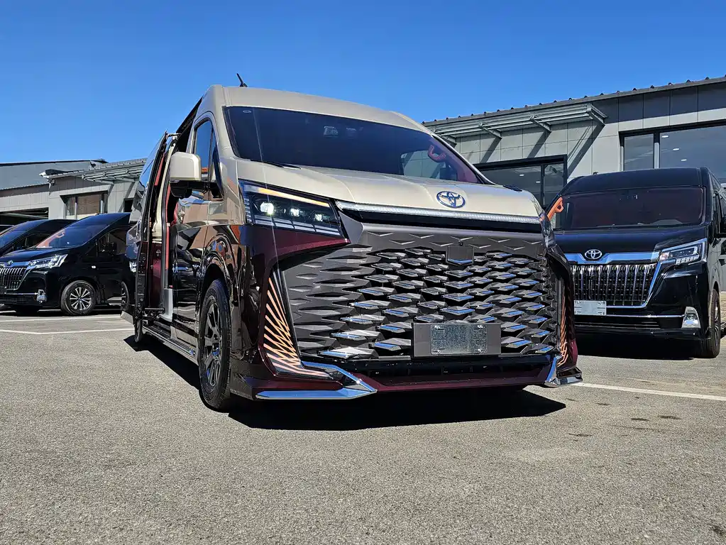 Toyota HiAce 2025 3.5L AT