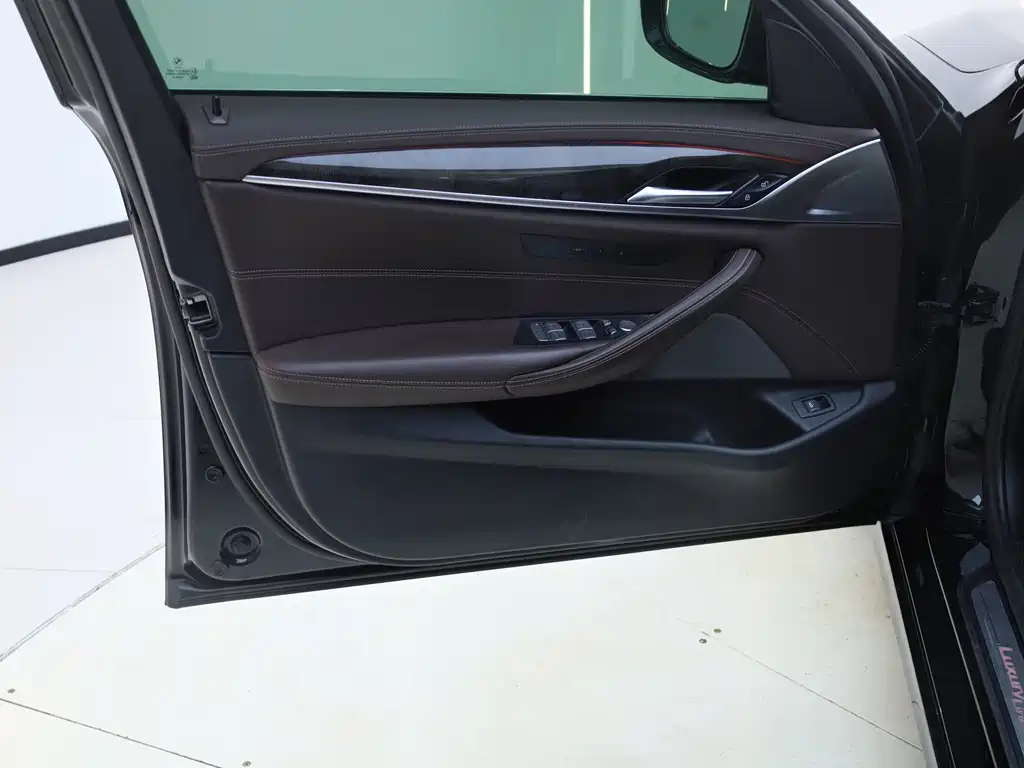 BMW 5 Series — миниатюра 23