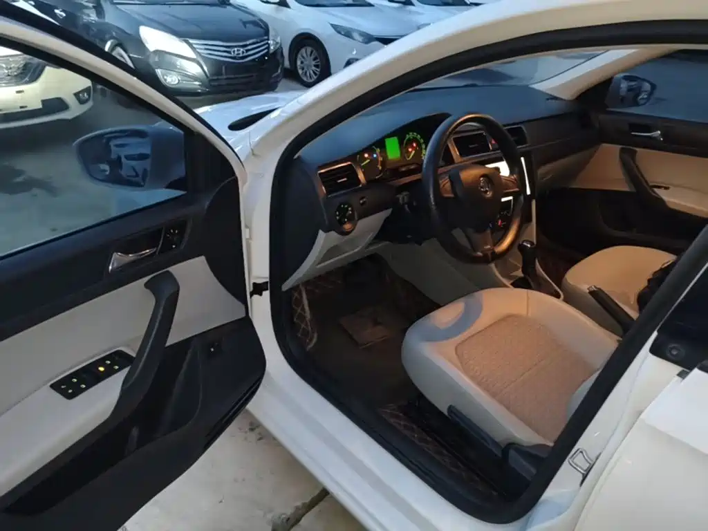 Skoda Rapid — миниатюра 16