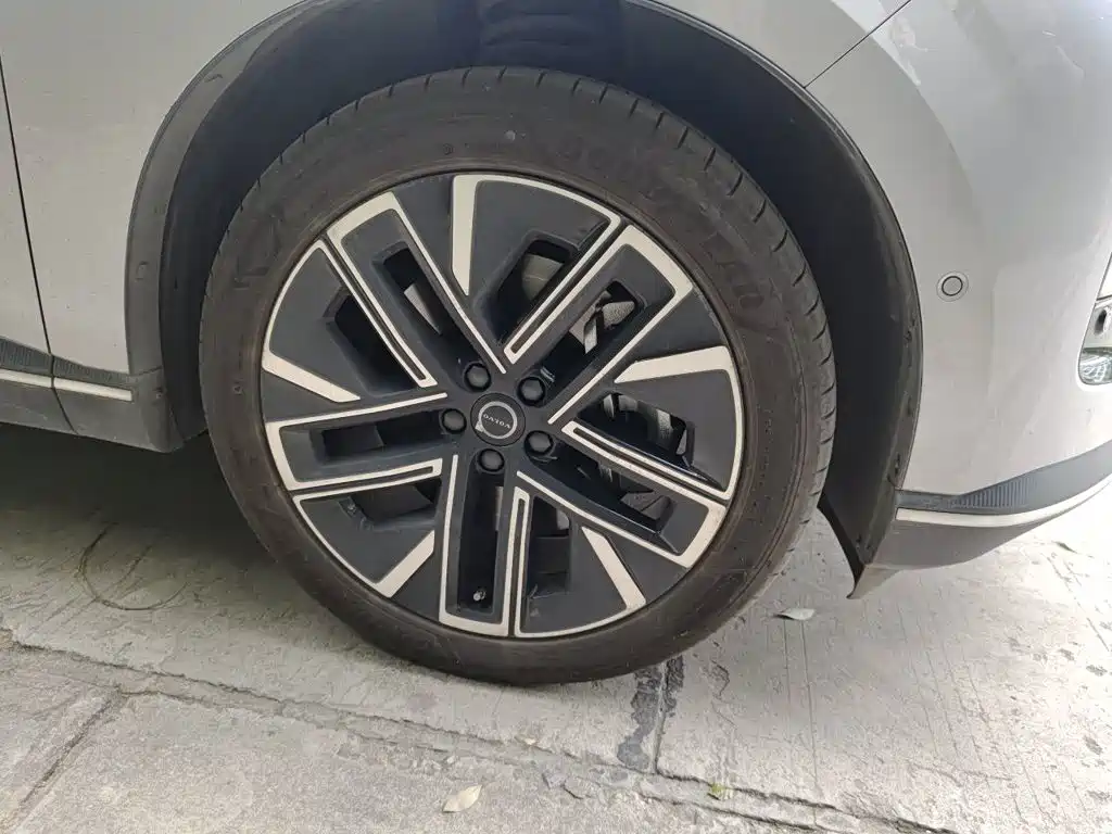 Volvo XC70 PHEV — миниатюра 8
