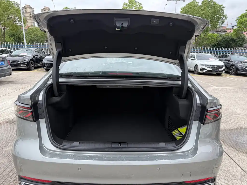 Chery 8 PRO 2025 1.6T DCT Luxury +