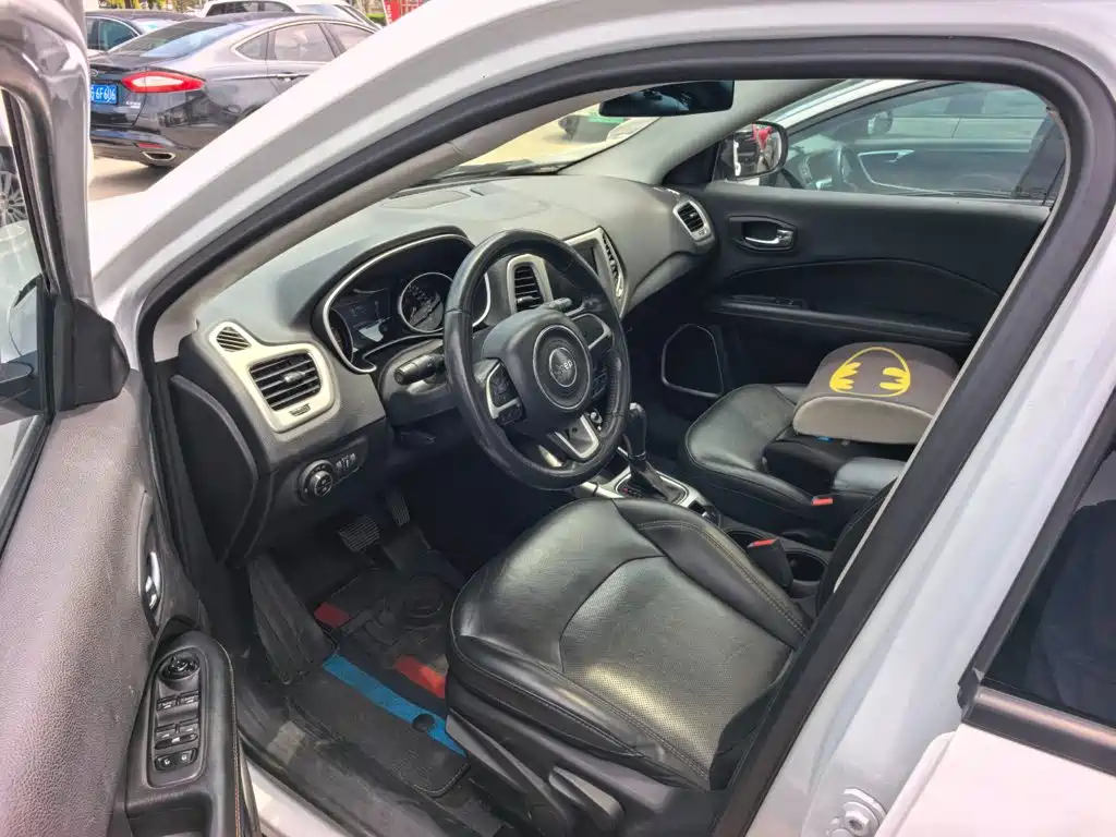 Jeep Compass — миниатюра 8