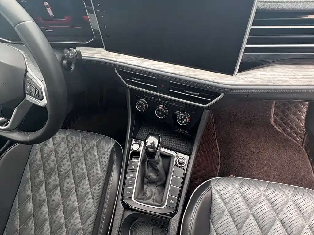 Volkswagen Sagitar 2023 300TSI DSG