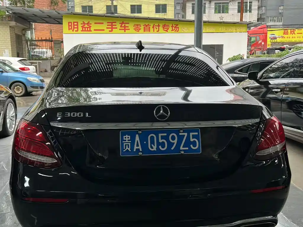 MERCEDES-BENZ E CLASS