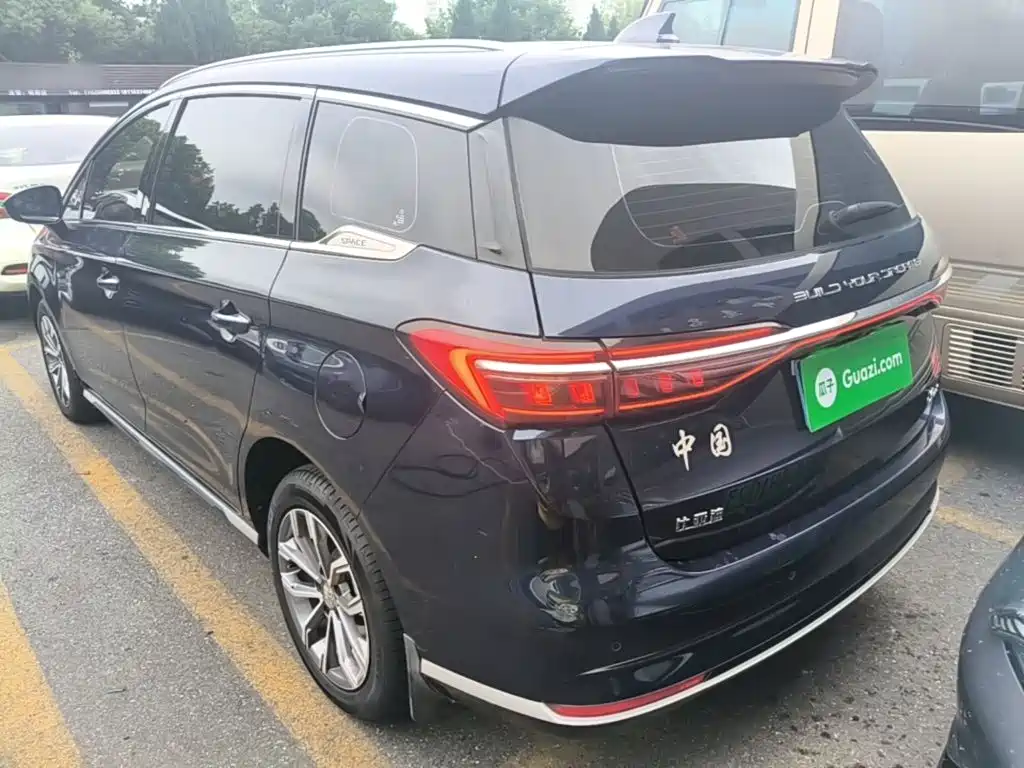 BYD MAX — миниатюра 5