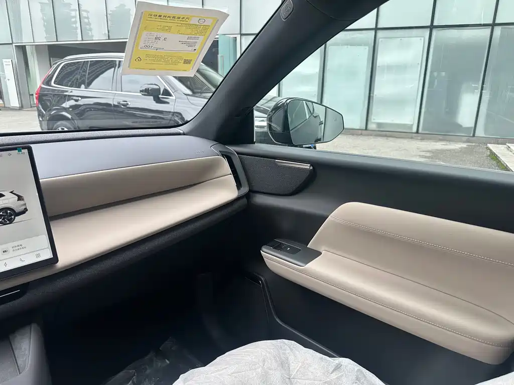 Volvo XC70 PHEV — миниатюра 11