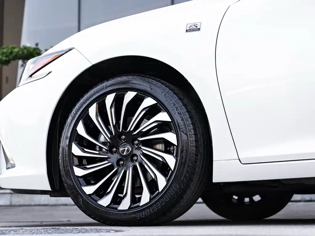 Lexus ES 2024 200