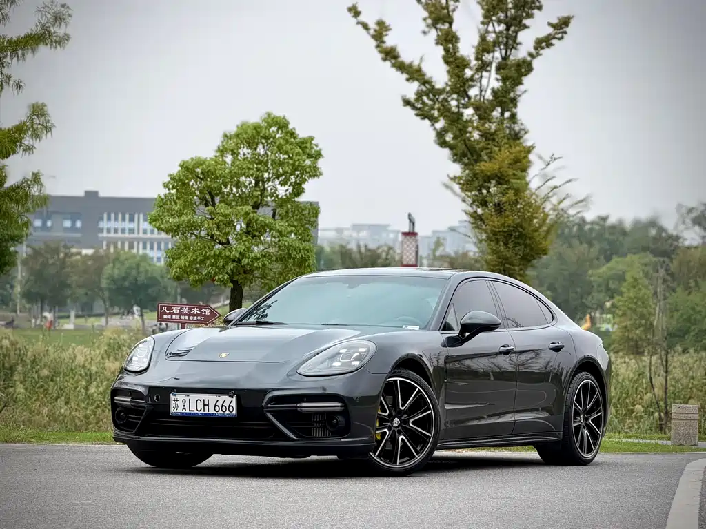 PORSCHE PANAMERA
