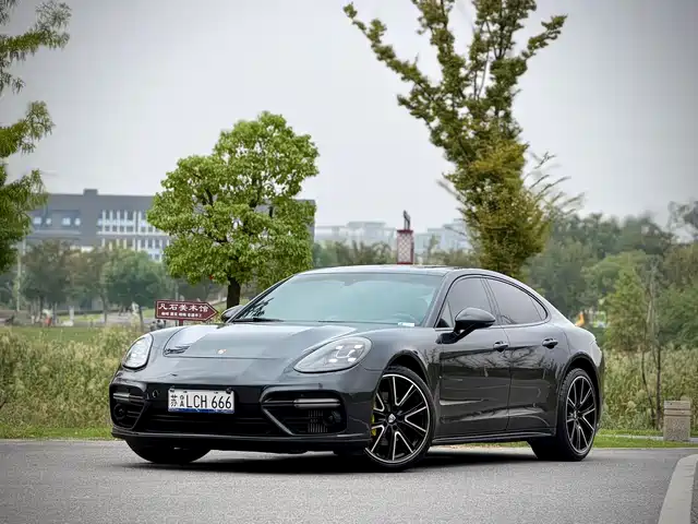 PORSCHE PANAMERA 2018
